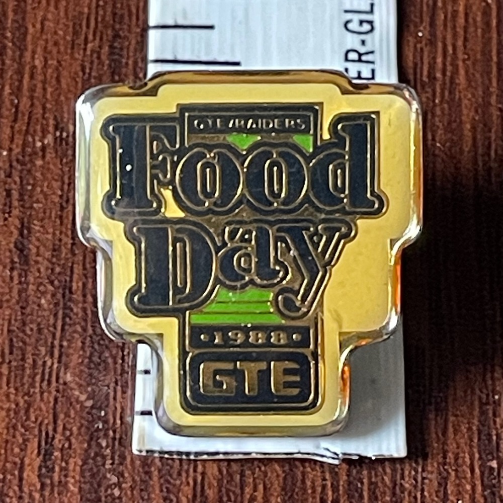 Vintage 1988 GTE Raiders Food Day Lapel Pin Gold Tone Green Corp Memorabilia